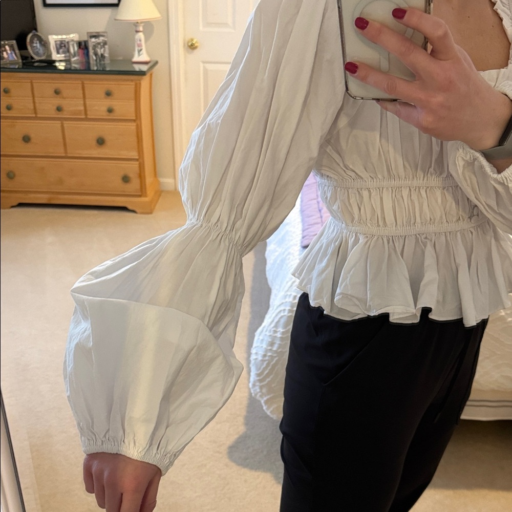 Chic White Ruffled Blouse - Picture 3 of 5
